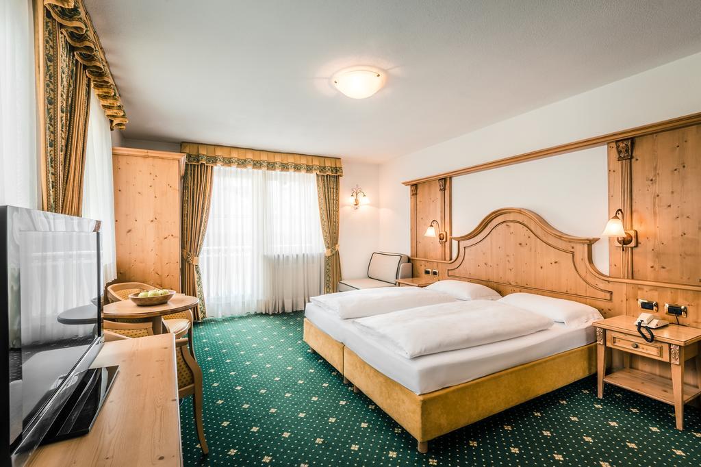 Hotel Maria Ortisei Exterior photo