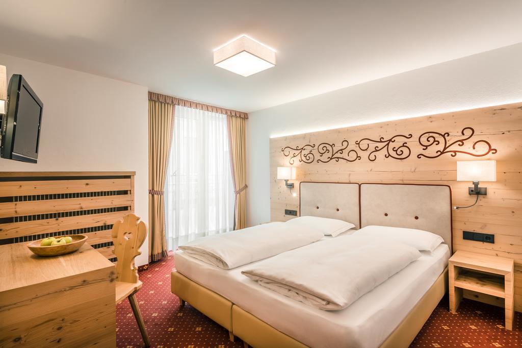 Hotel Maria Ortisei Exterior photo