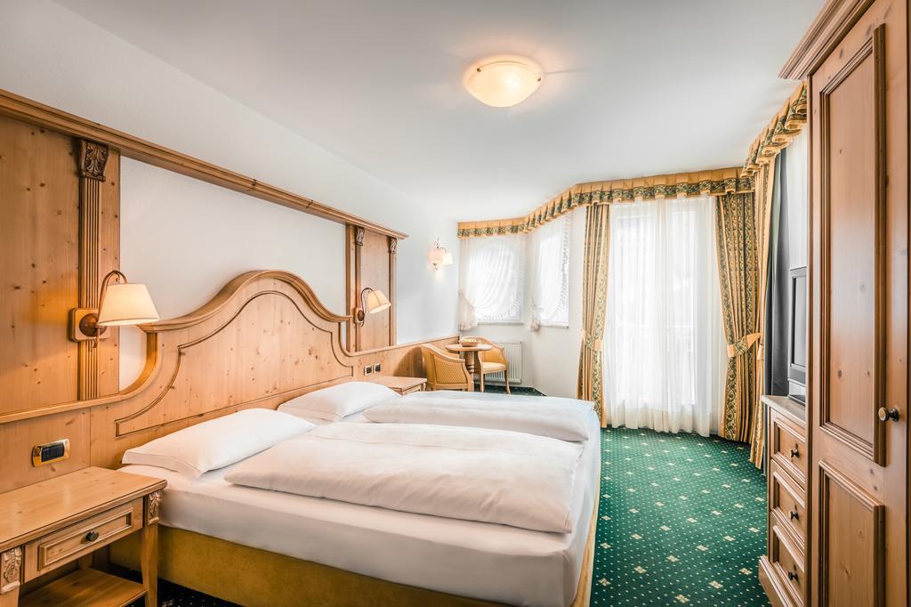 Hotel Maria Ortisei Exterior photo