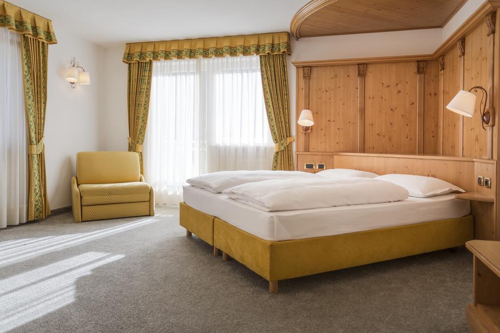 Hotel Maria Ortisei Exterior photo